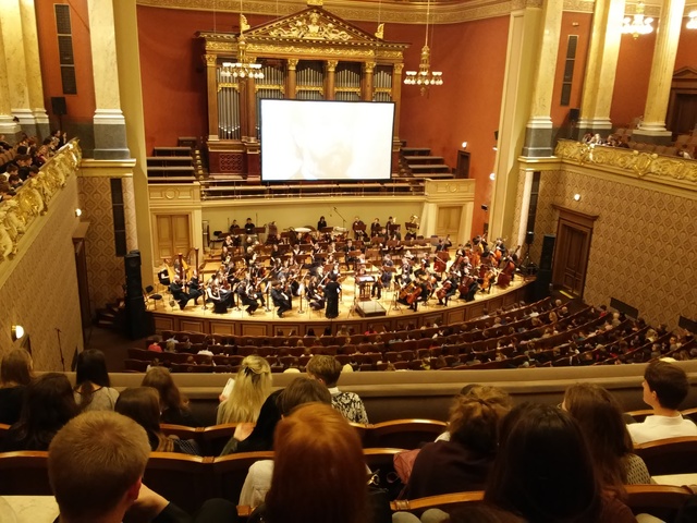 Výchovný koncert v Rudolfinu pro nižší gymnázium